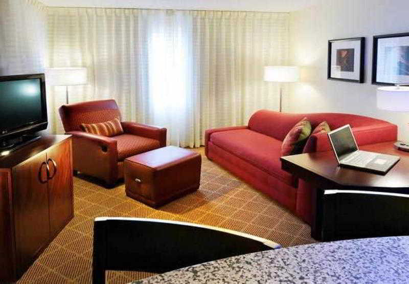 โซเนสตา อีเอส สวีท ดัลลัส เซนทรัล เอ็กซ์เพรสเวย์ Hotel ภายนอก รูปภาพ