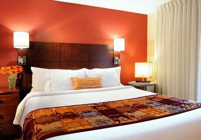 โซเนสตา อีเอส สวีท ดัลลัส เซนทรัล เอ็กซ์เพรสเวย์ Hotel ภายนอก รูปภาพ