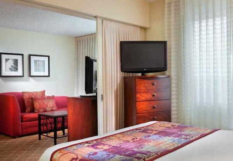โซเนสตา อีเอส สวีท ดัลลัส เซนทรัล เอ็กซ์เพรสเวย์ Hotel ภายนอก รูปภาพ